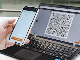 スマートフォンアプリ「TRIFORA Touch」でQRコードを読み取り イメージ画像